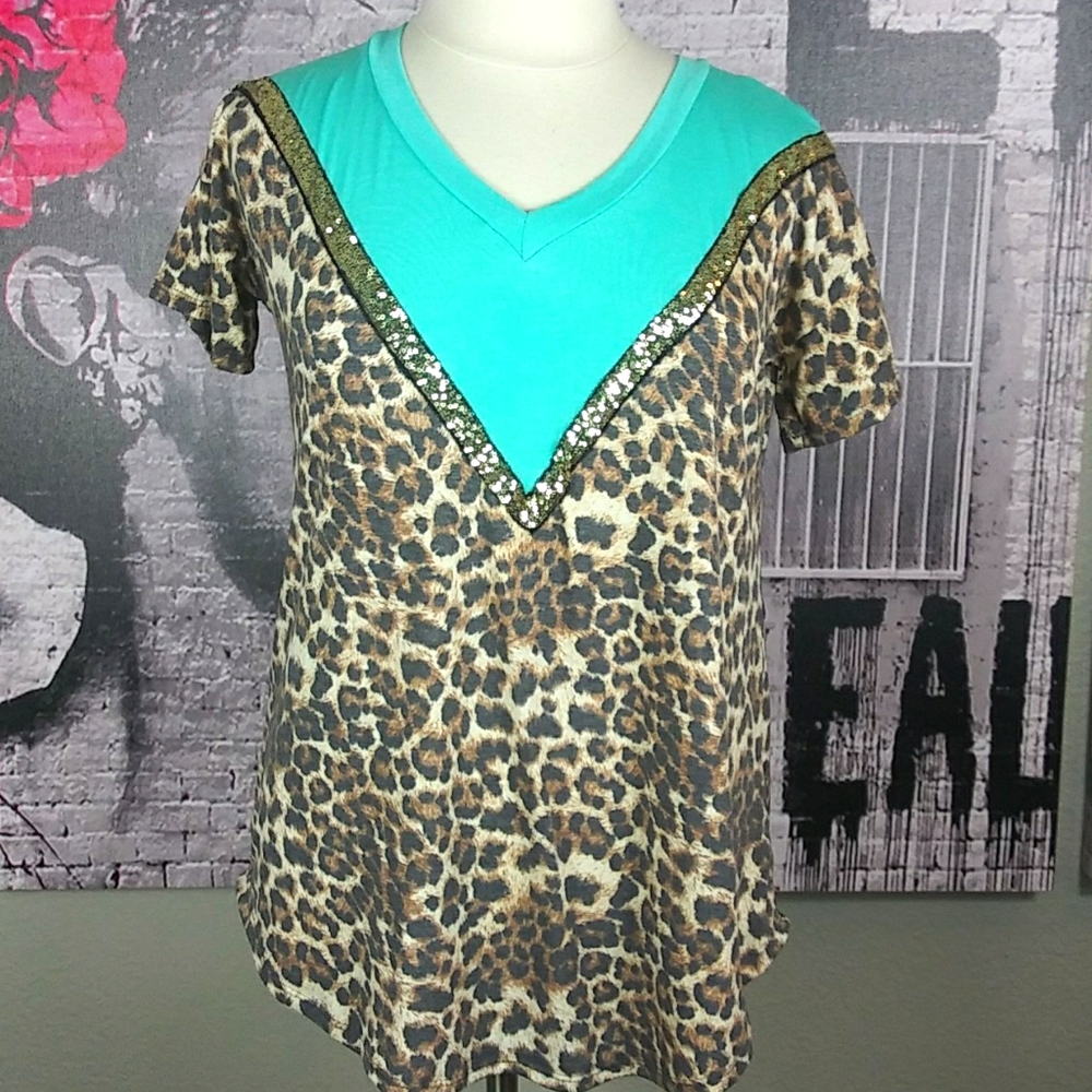 Heimish Sequin and Leopard Print V Neck Top Sz 2X